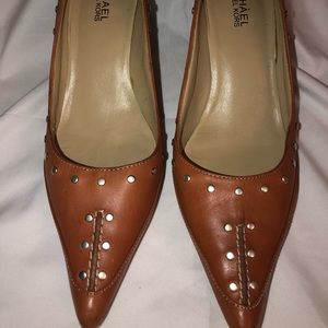 Michale Kors Vero Cuoio Leather Studded Tan Heels